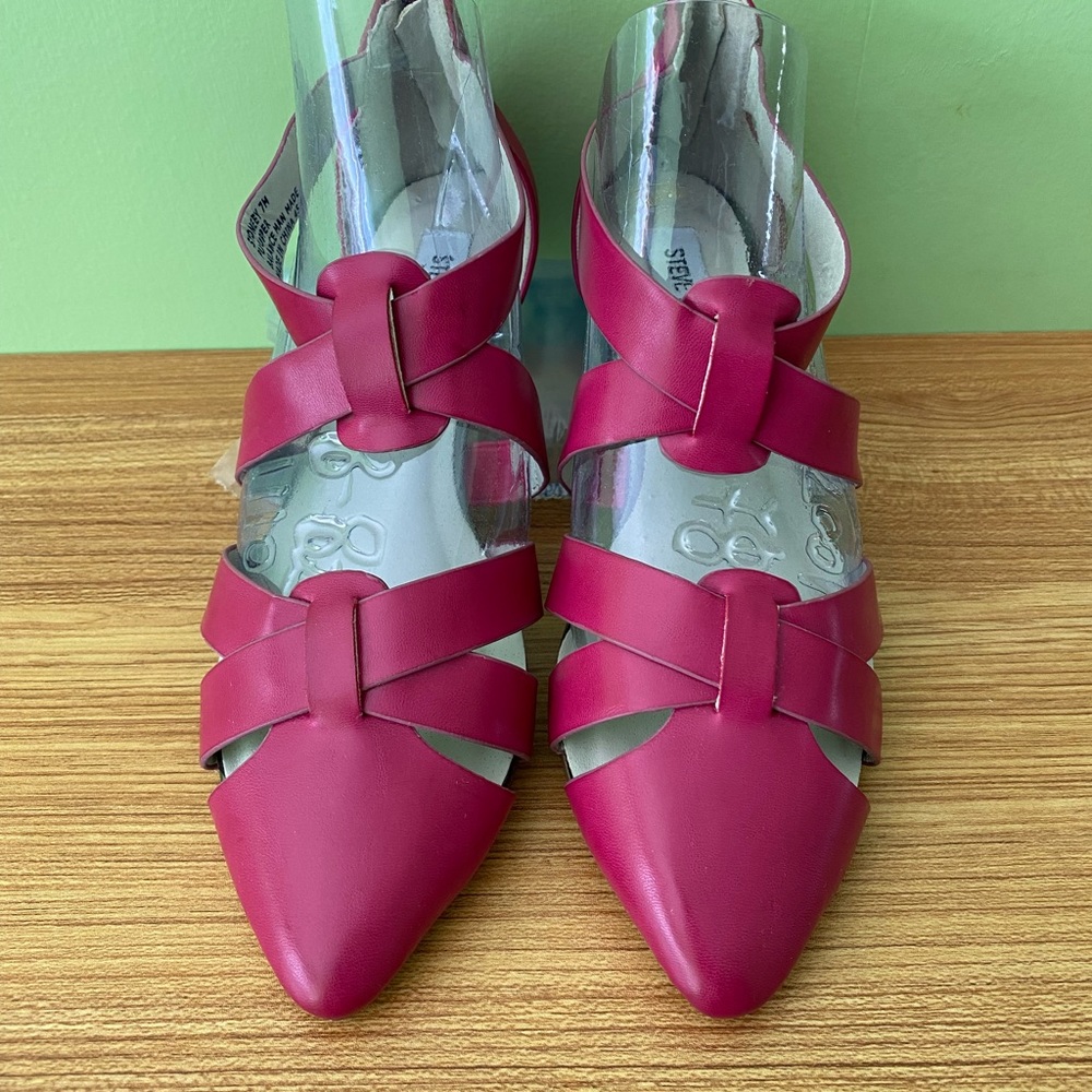 Steve Madden Flats with criss-cross details. Color-Fuschia. Size - 7M
